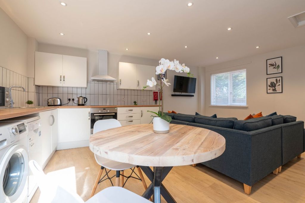 Property photo 1 of 19 Flat C Portland Road