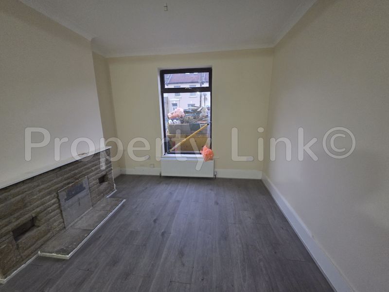 Property photo 2 of 32 Photo 9