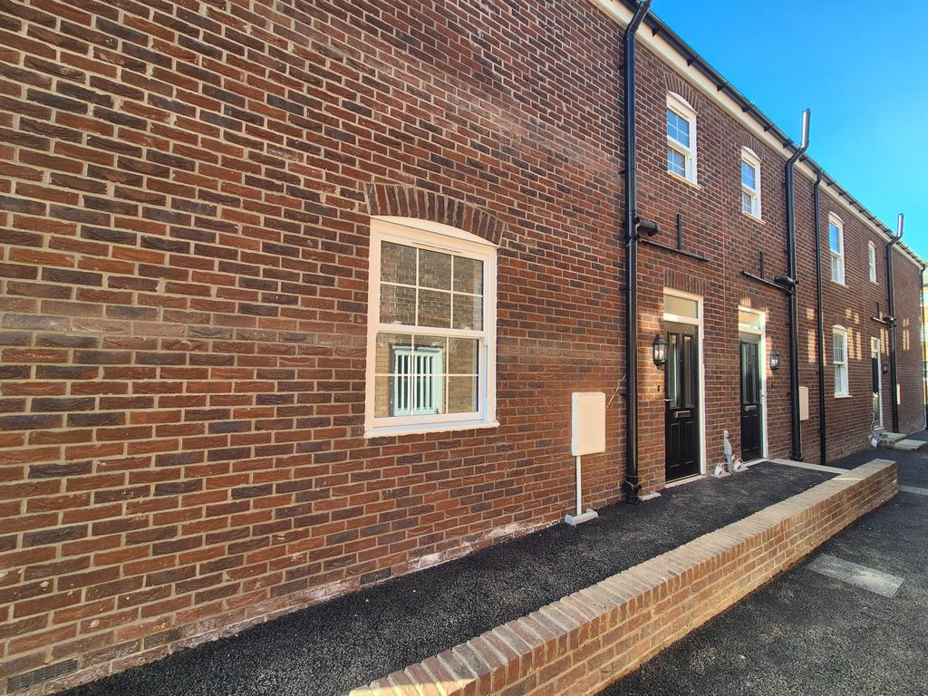 Property photo 1 of 2 Front