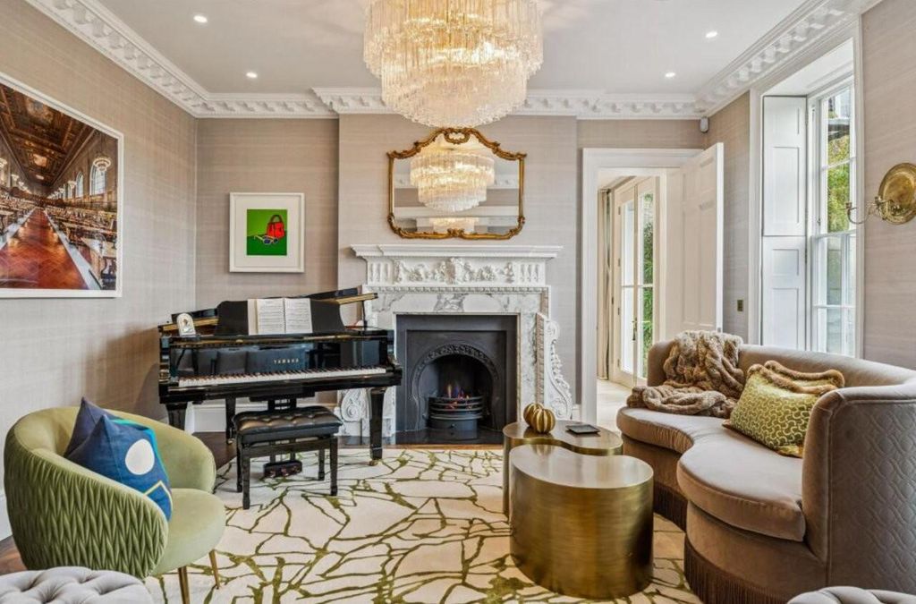 Property photo 3 of 14 Living Room