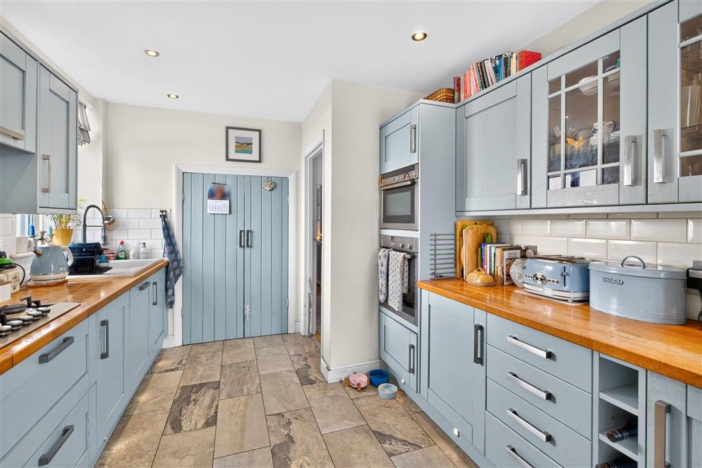 Property photo 1 of 17 Kitchen