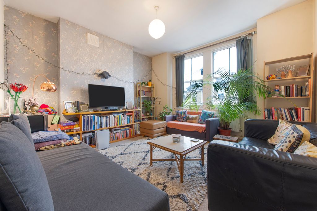 Property photo 2 of 11