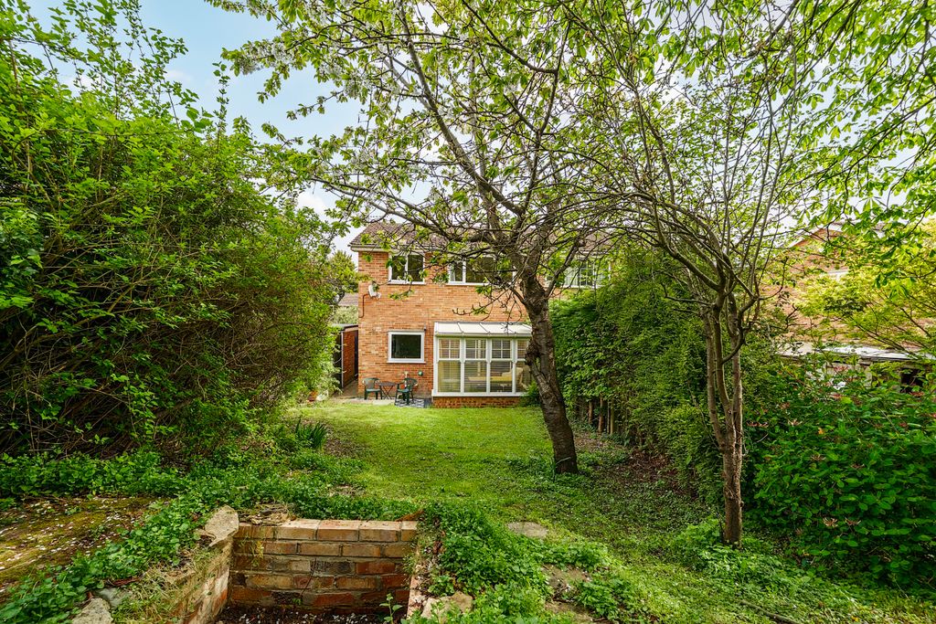 Property photo 2 of 17 Picture No. 26
