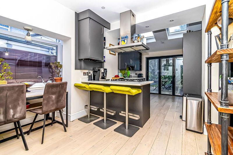 Property photo 2 of 24 .