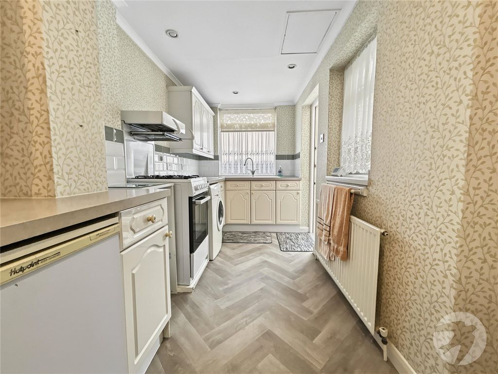 Property photo 2 of 31 Picture No. 11