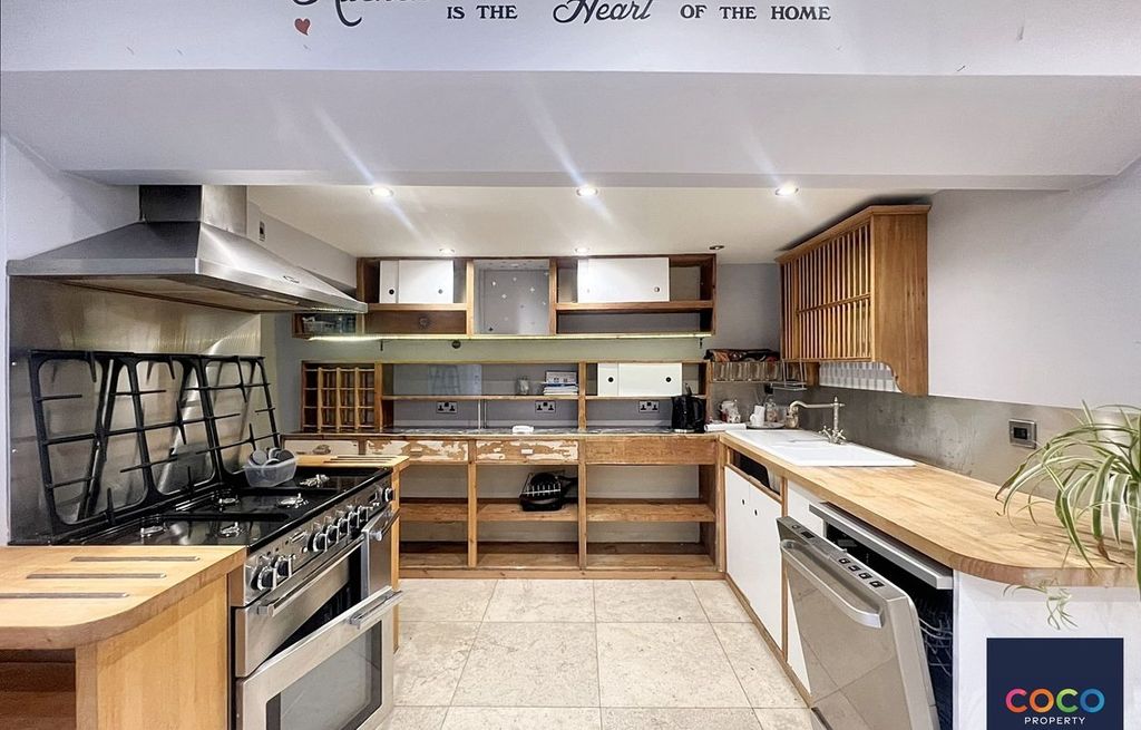 Property photo 2 of 16 4773681