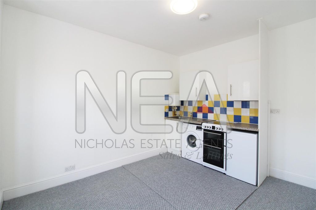Property photo 3 of 9 Kitchen