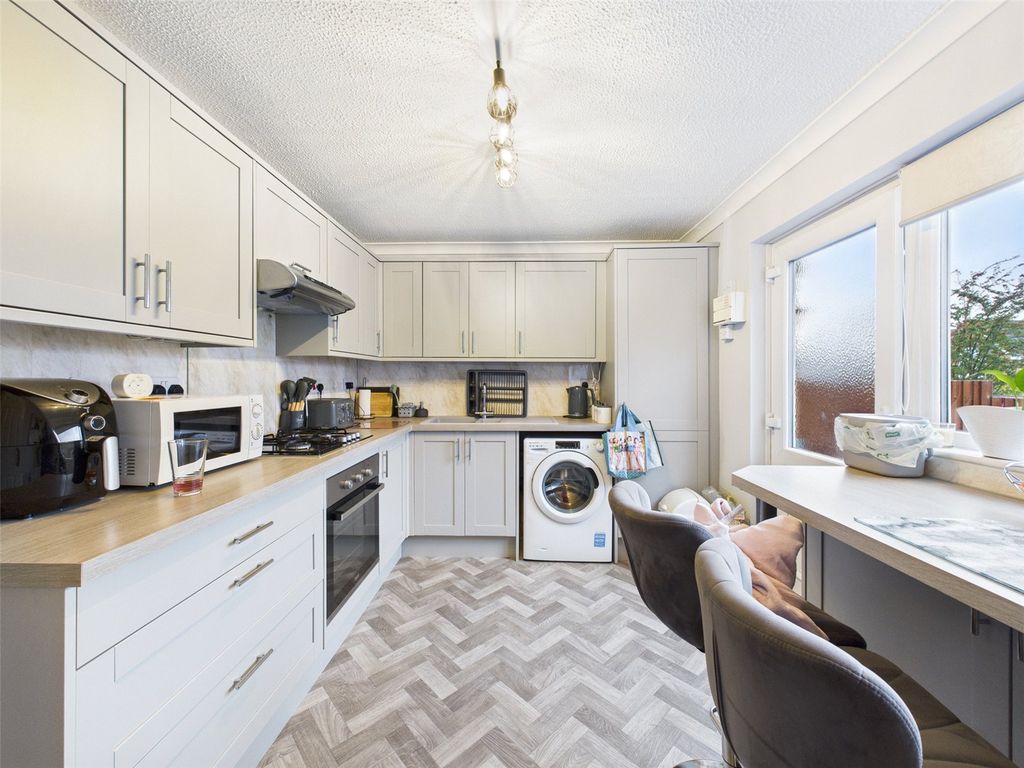 Property photo 2 of 8 Picture No. 12