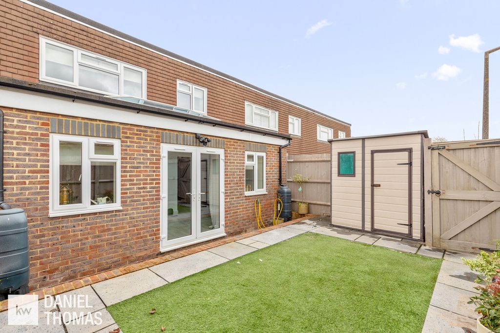 Property photo 2 of 28