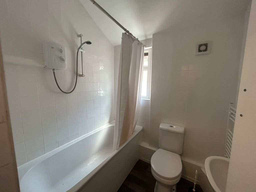 Property photo 3 of 4 Bathroom