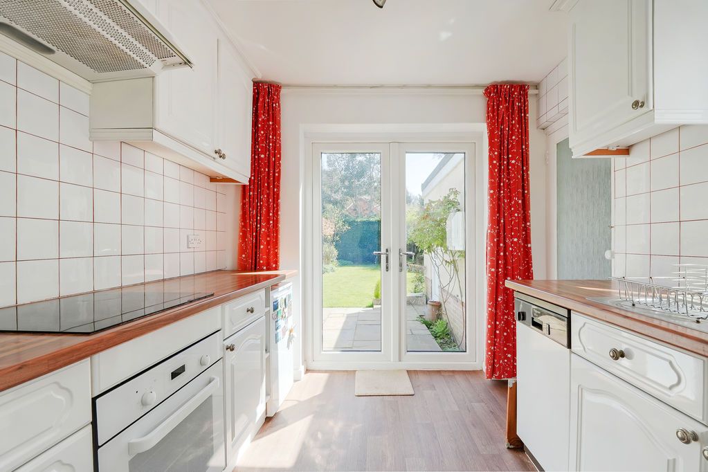 Property photo 3 of 25 Kitchen