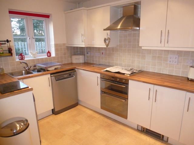 Property photo 2 of 11 Kitchen