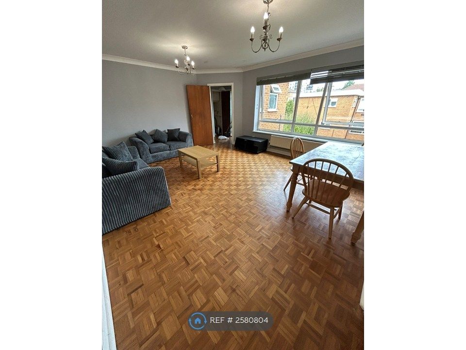 Property photo 3 of 15 Lounge