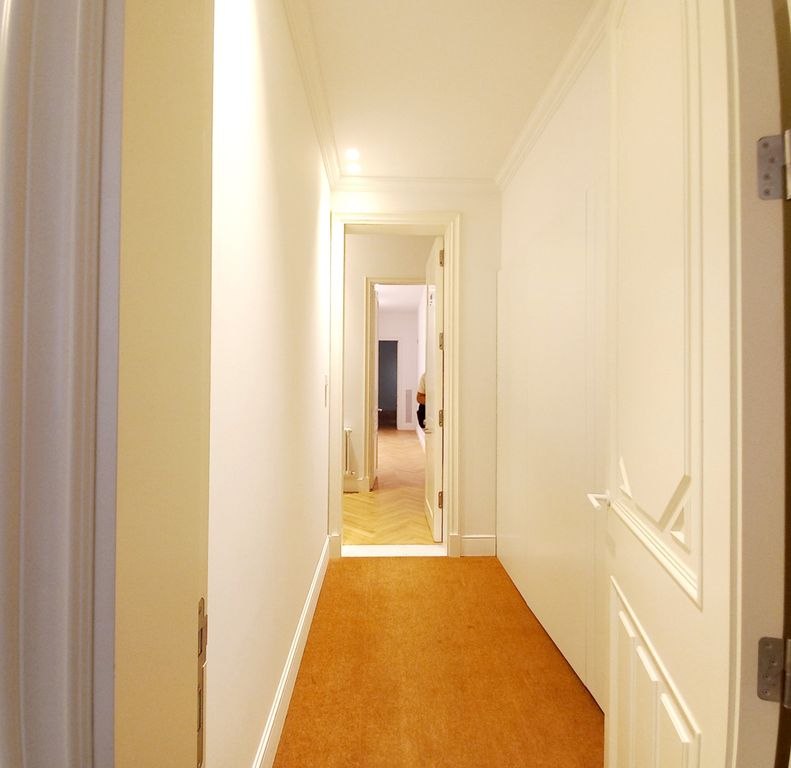 Property photo 3 of 22 Entrance Apartment