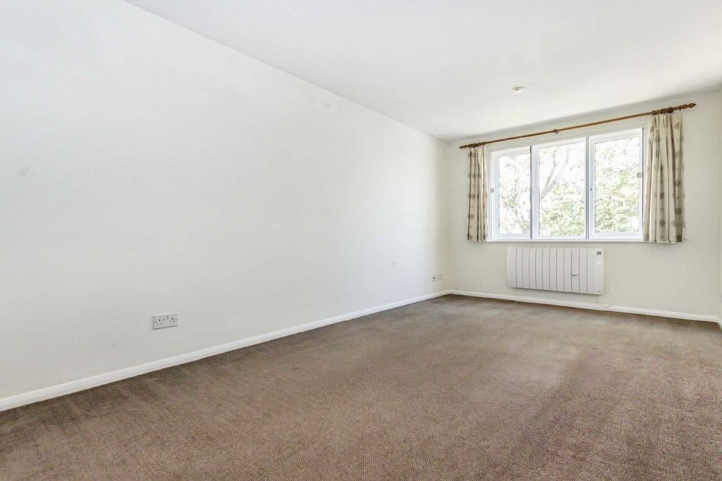 Property photo 2 of 4