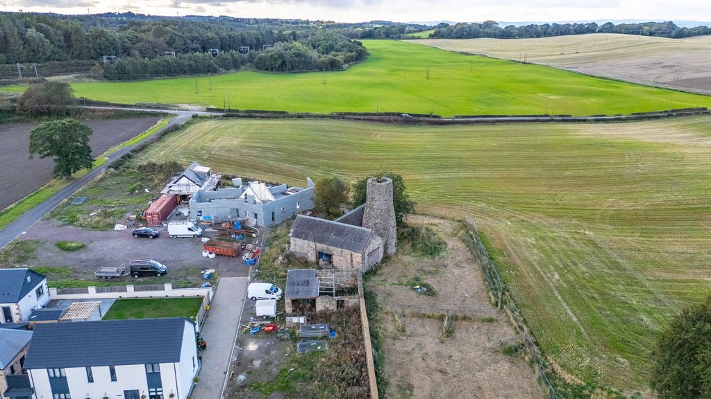 Property photo 1 of 9 Exterior