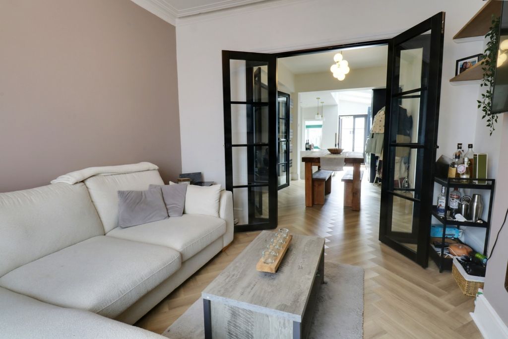 Property photo 3 of 16 4380202