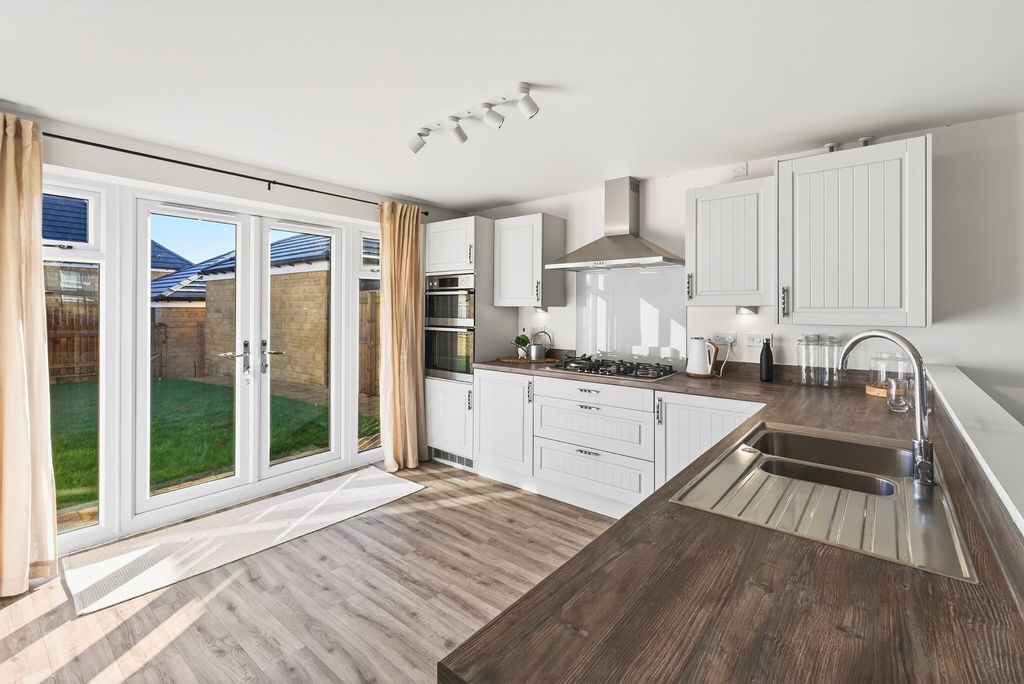 Property photo 2 of 32 Picture No. 31