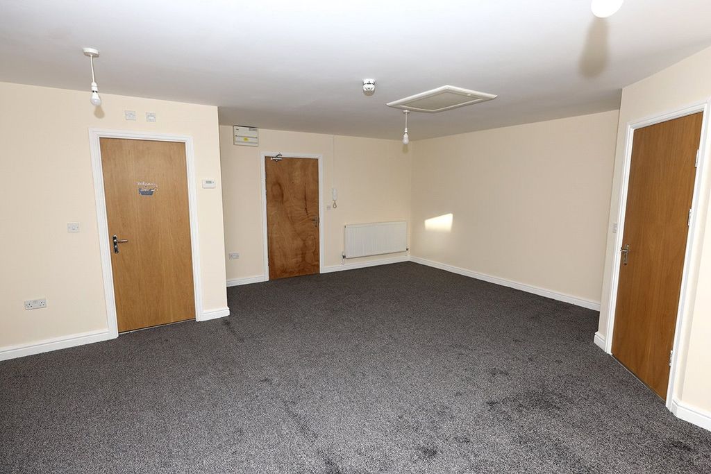 Property photo 3 of 8 Picture No. 22