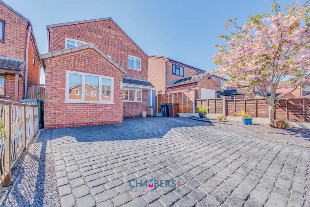 Property photo 2 of 54 Approach