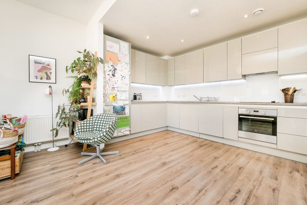 Property photo 2 of 20 Pbox-Img.Jpg
