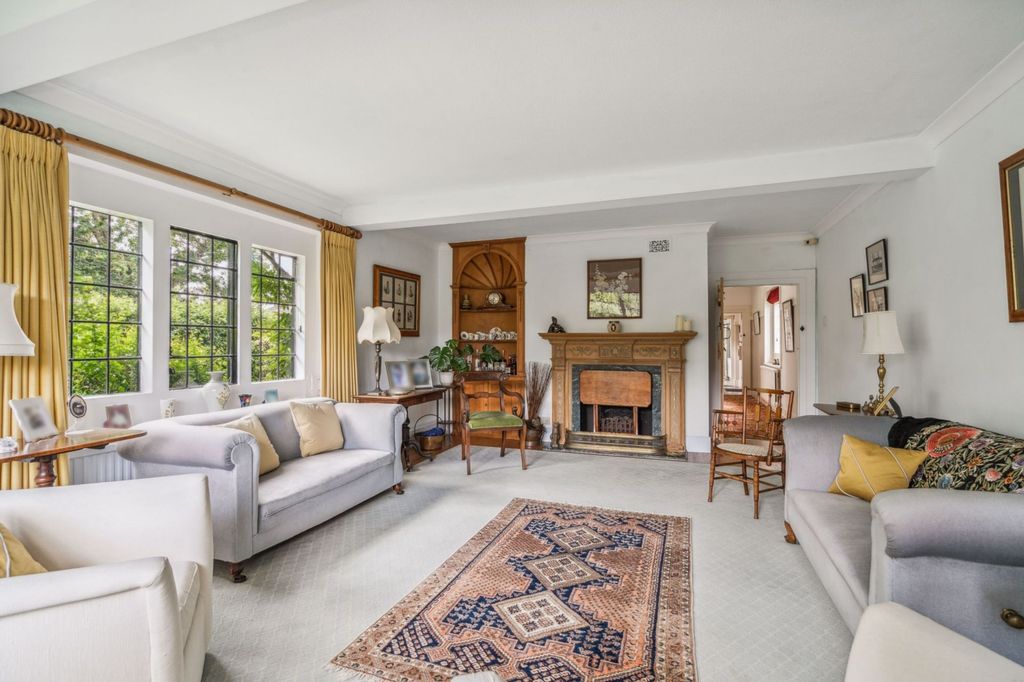 Property photo 2 of 20