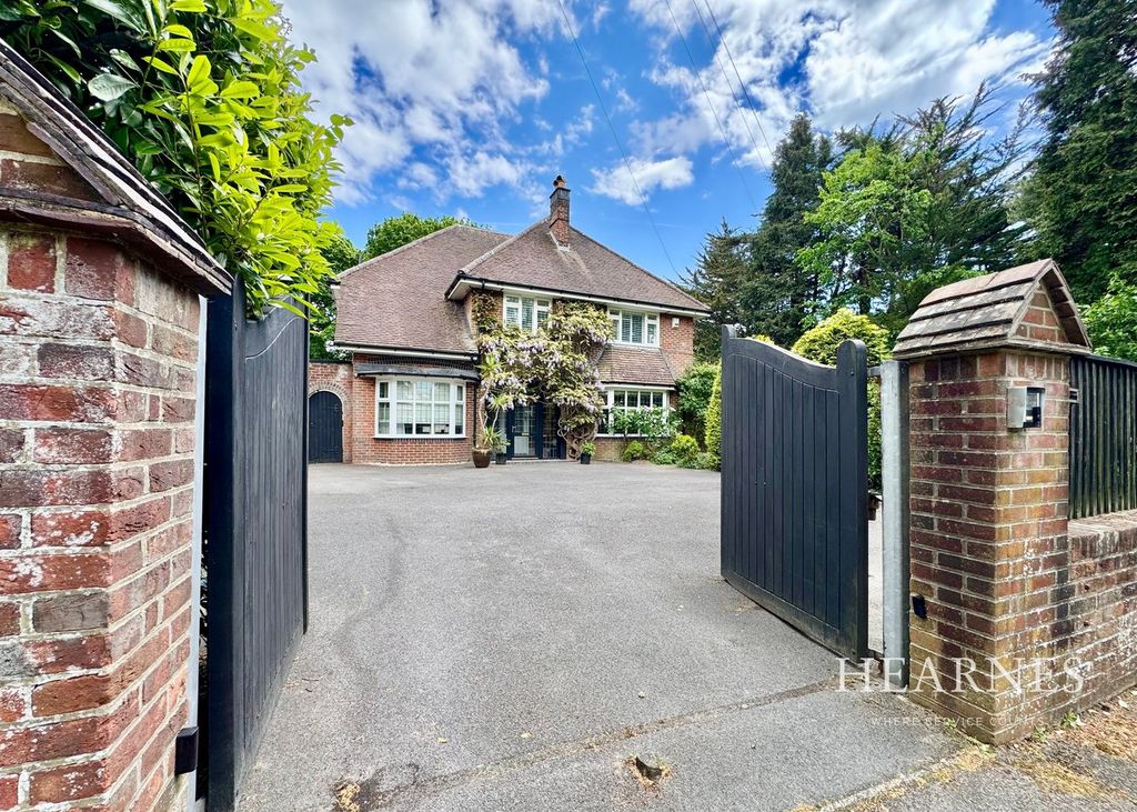 Property photo 1 of 34