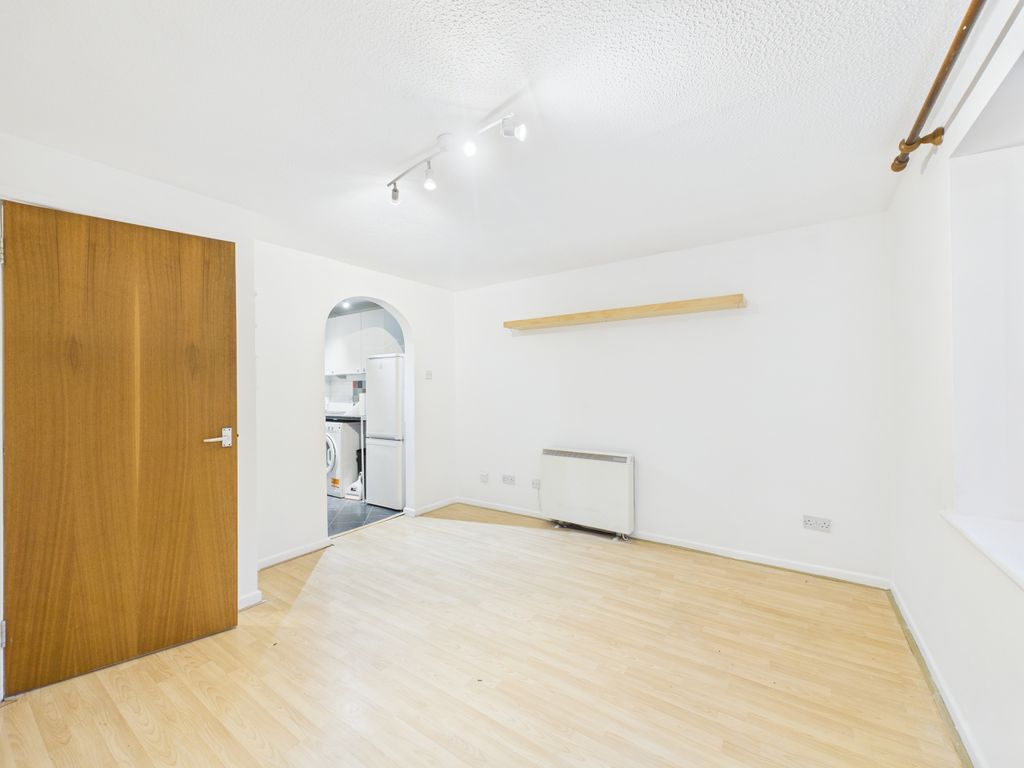 Property photo 2 of 7 Living Room (2)