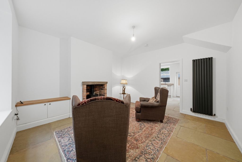 Property photo 3 of 25