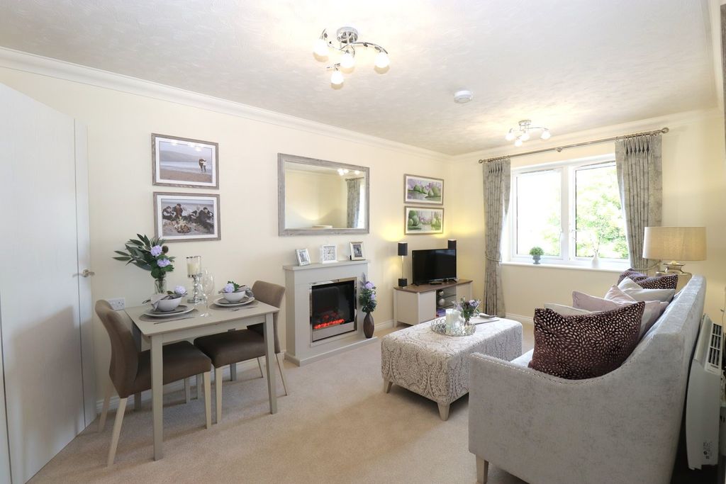 Additional image 6 of 1 bed property for saleVictoria Road, Farnborough GU14