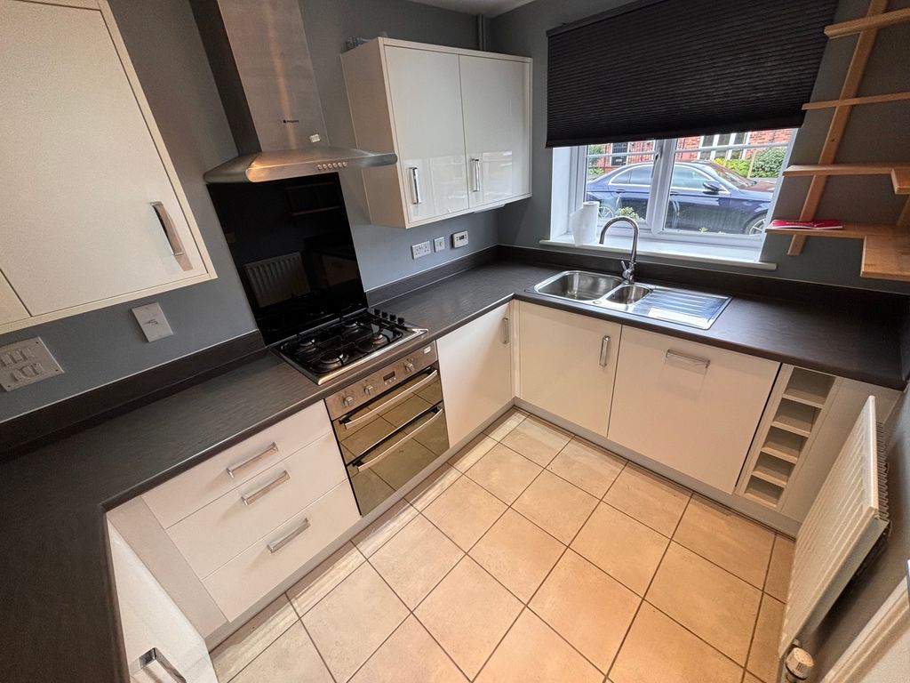 Property photo 2 of 12 Kitchen