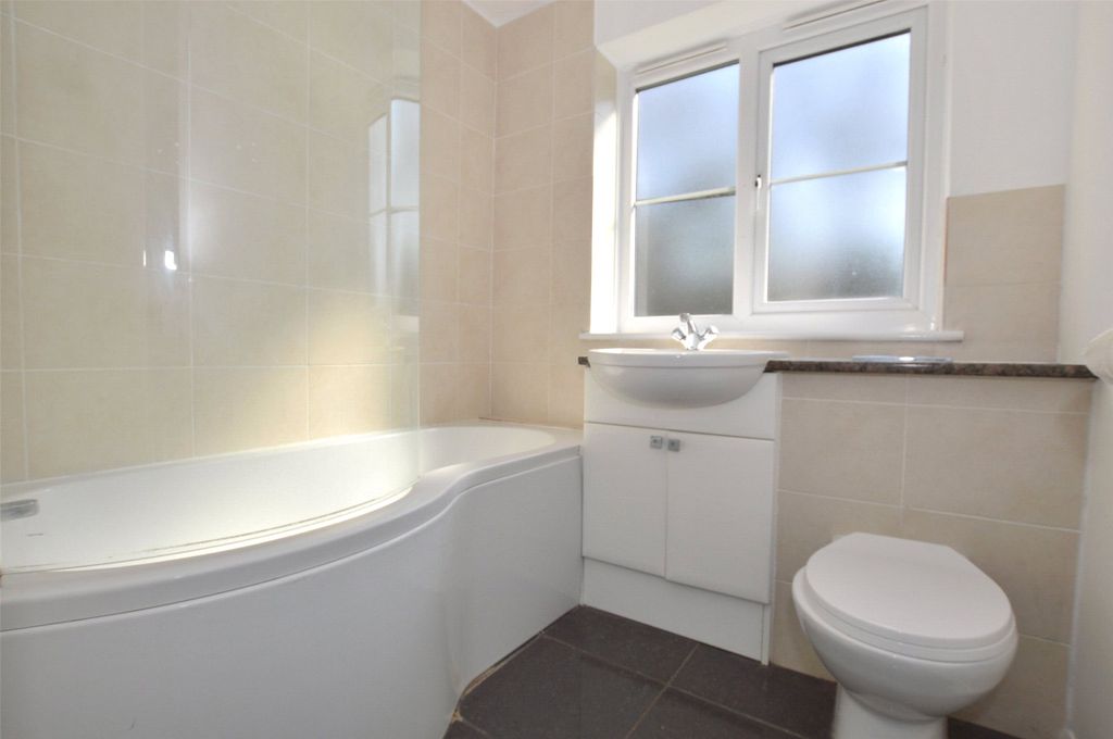 Property photo 3 of 11 Bathroom