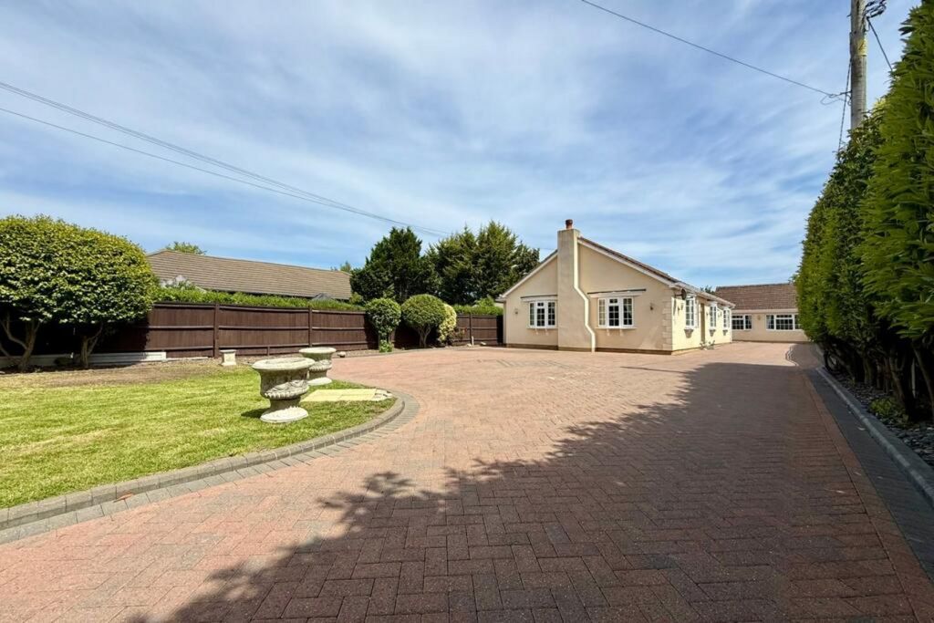 Property photo 3 of 40