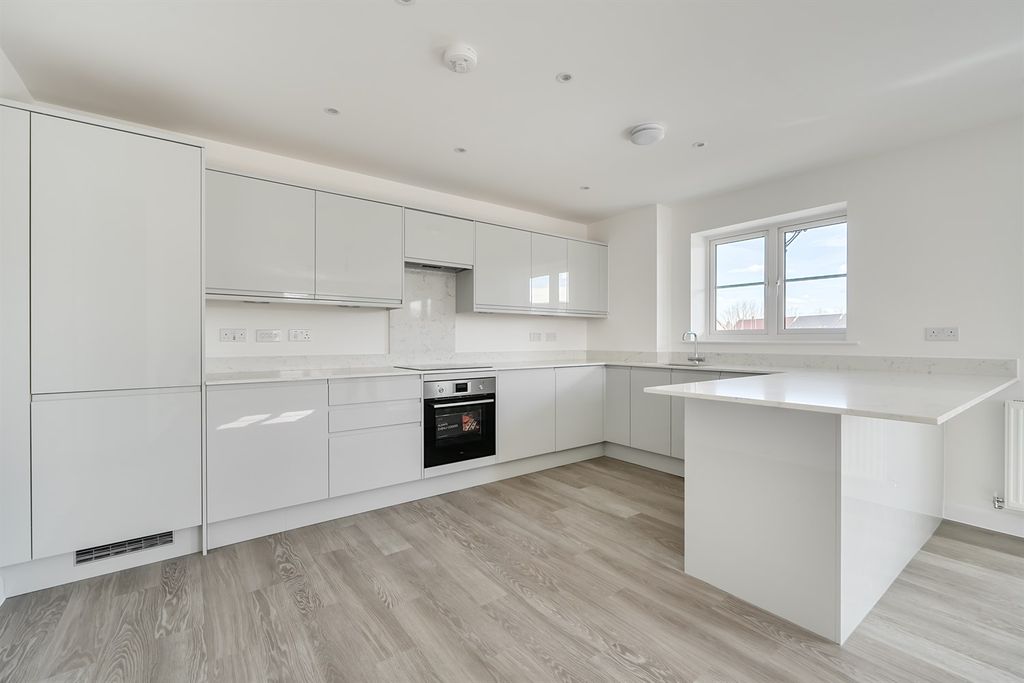 Property photo 2 of 9 Kitchen