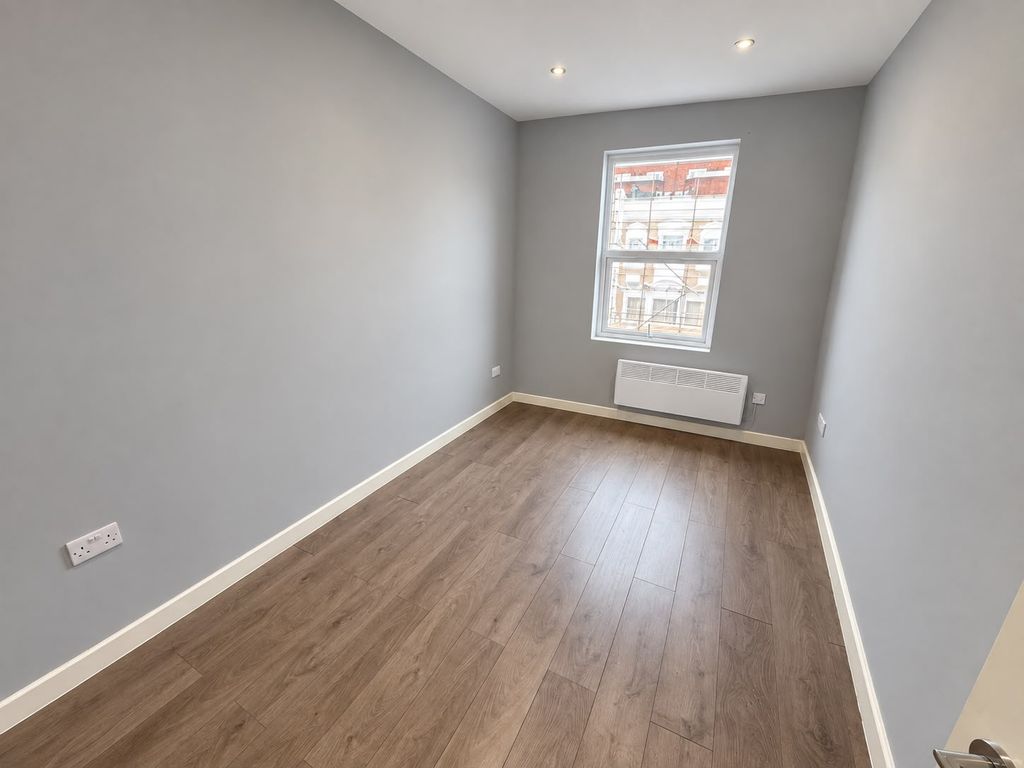Property photo 1 of 4 1 Bed Flat To Rent High Road, Wood Green N22