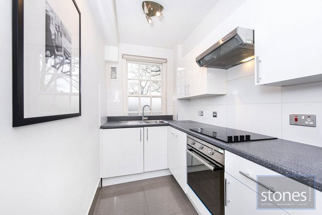 Property photo 3 of 11 Kitchen