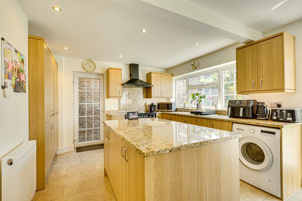 Additional image 8 of 6 bed detached house for saleChestwood Close, Billericay CM12