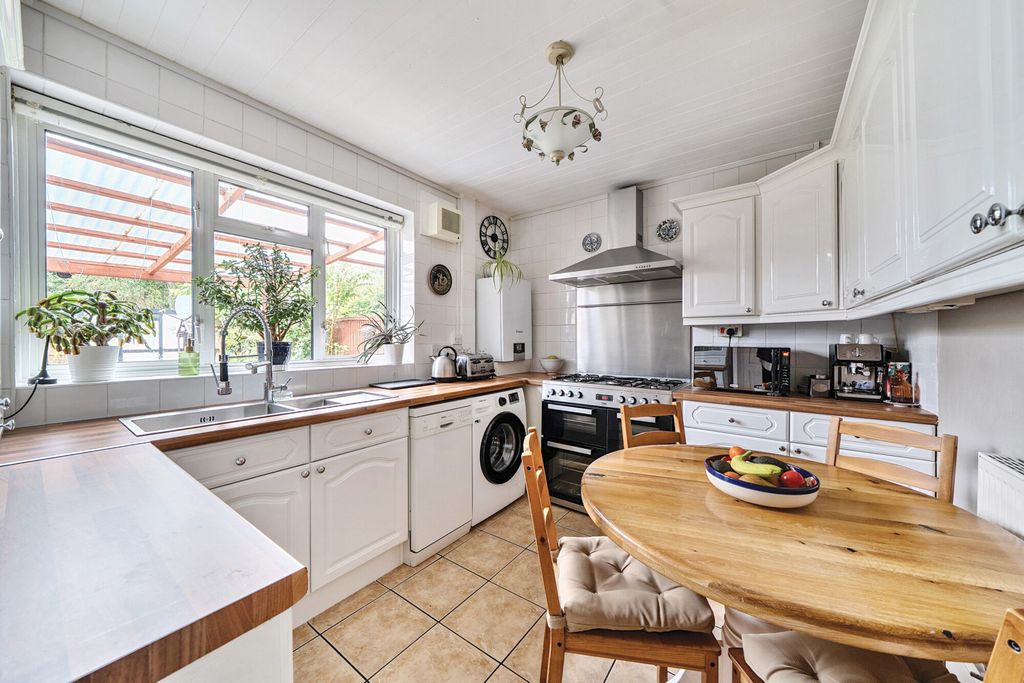 Property photo 2 of 14 Kitchen