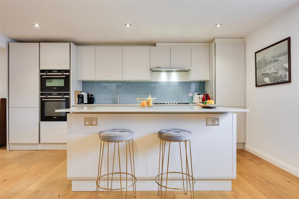 Property photo 3 of 18 Img (9).Jpg