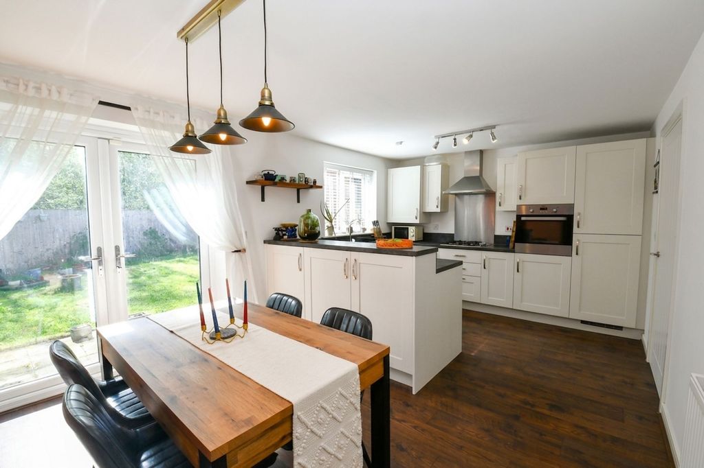 Property photo 3 of 23