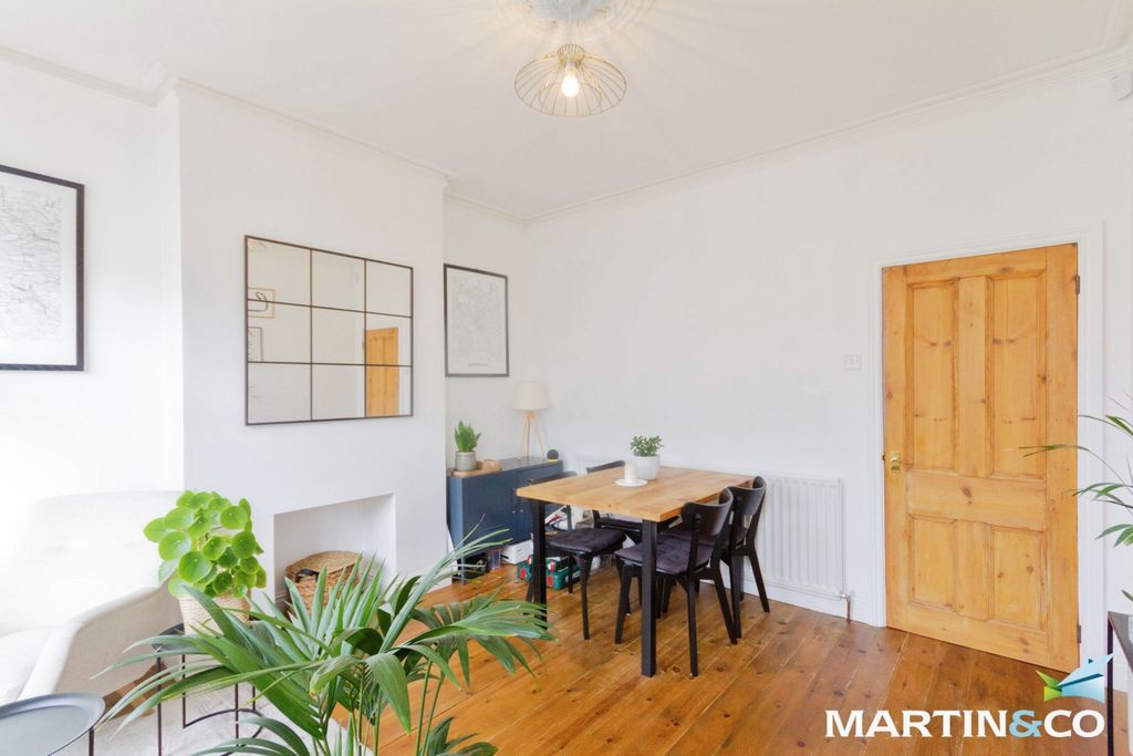 Property photo 3 of 11 9822A192-Picture2