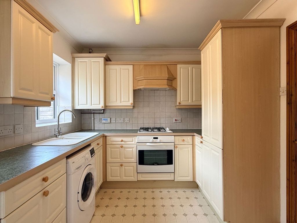 Property photo 2 of 17 Kitchen