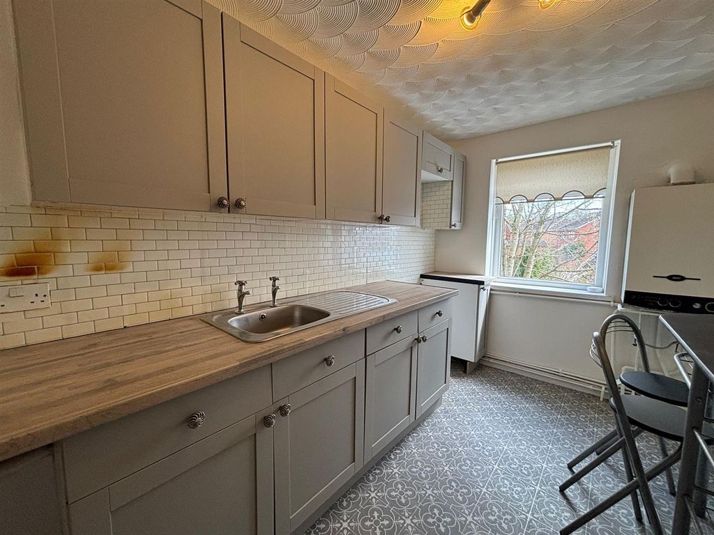 Property photo 1 of 16 High St Dowlais Flat  (7).Jpeg