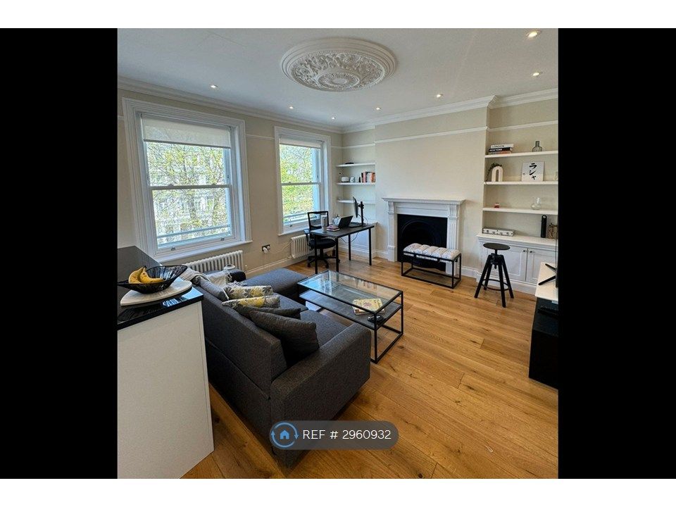 Property photo 1 of 6 Living Room