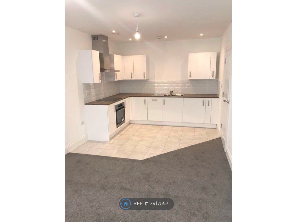 Property photo 3 of 12 Kitchen 21'5 x 10'3 (6.5m x 3.1m)