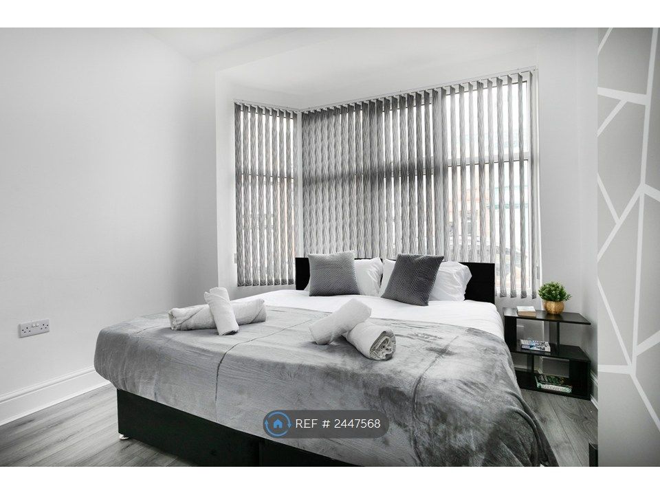 Property photo 2 of 35 Bedroom 1 With Kingsize Or 2 Single Beds + Towels