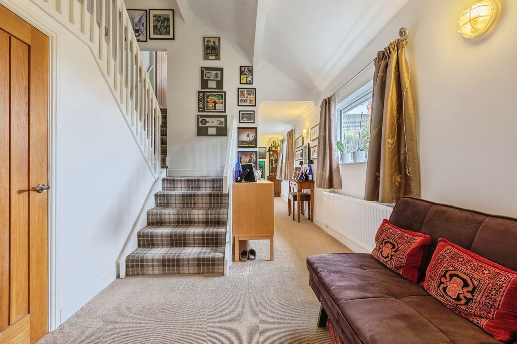 Property photo 3 of 23 Pbox-Img.Jpg