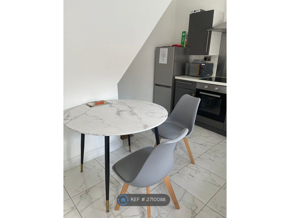 Property photo 3 of 5 Breakfast Table