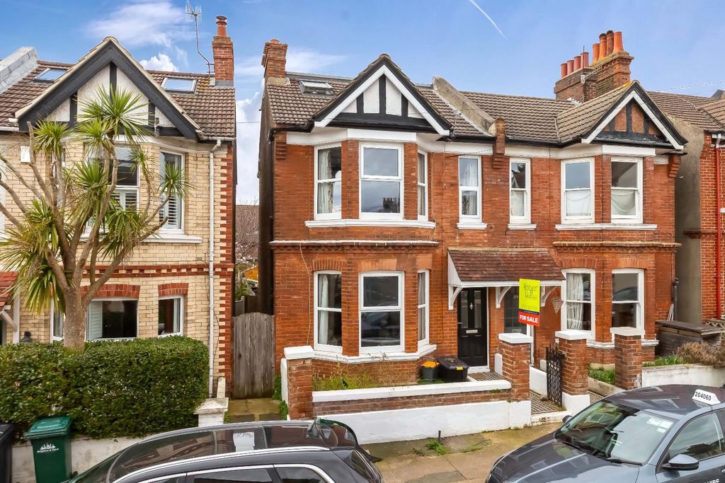 Property photo 1 of 18 Leighton Rd_22.Jpg