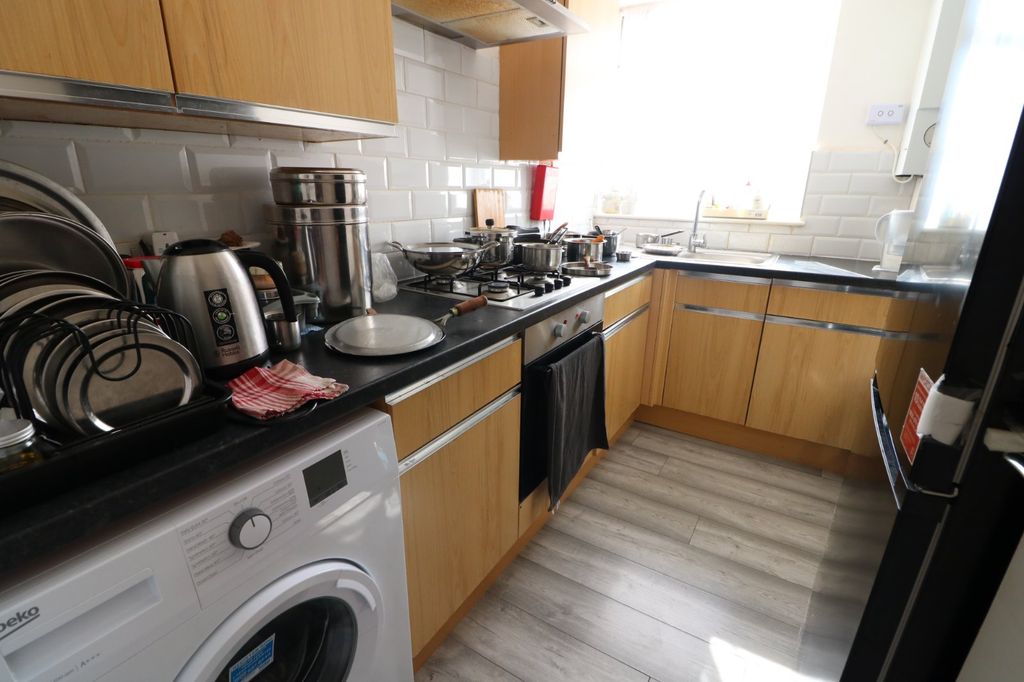 Property photo 3 of 5 Kitchen